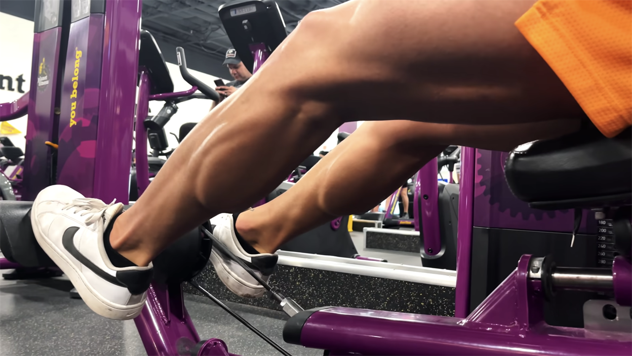 A Bodybuilder Trained His Calves Every Day for 30 Days to See if They Would Grow