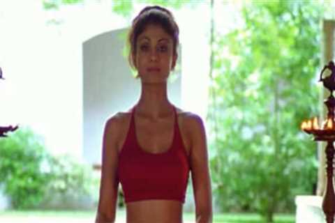 Which yoga is best for flat stomach?